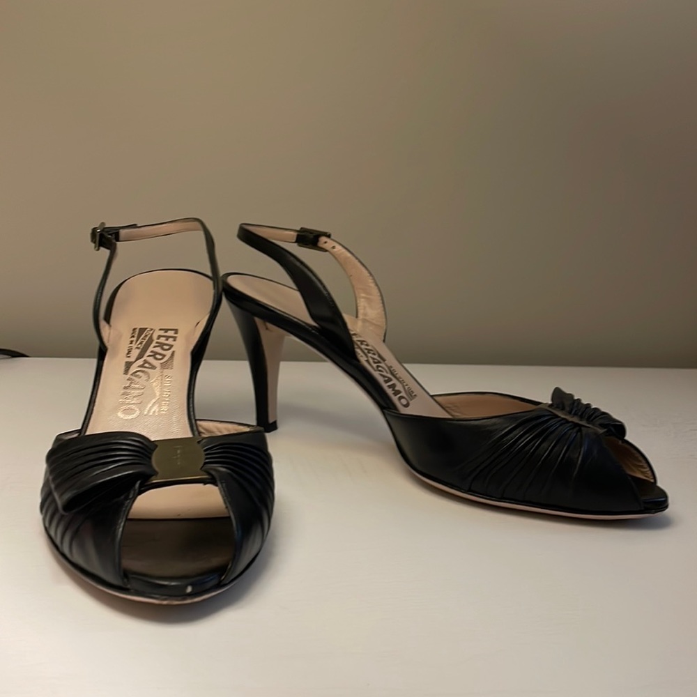 VINTAGE FERRAGAMO Slingback 
 2.75 Heel >> Perfect for Wedding Season